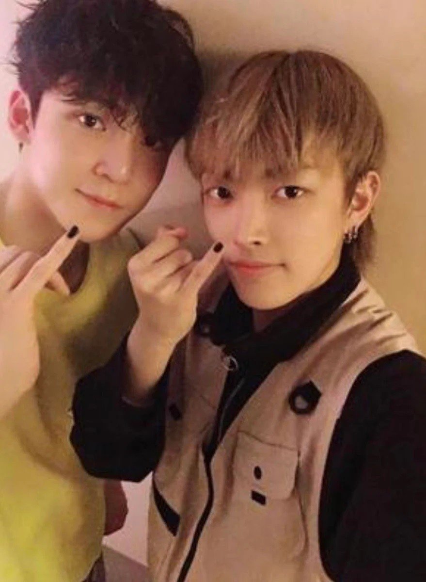 The Reason Why Ateez S Hongjoong Always Paints One Nail Allkpop