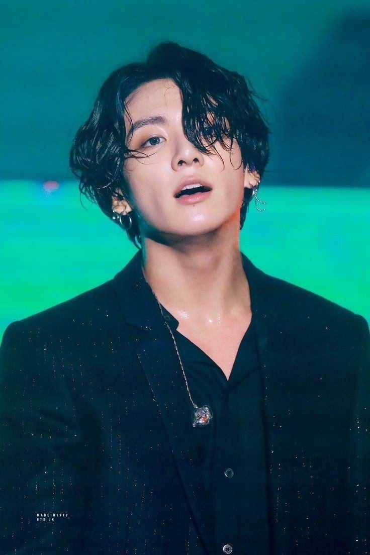 The trendsetter Jungkook makes headlines on leading fashion magazines