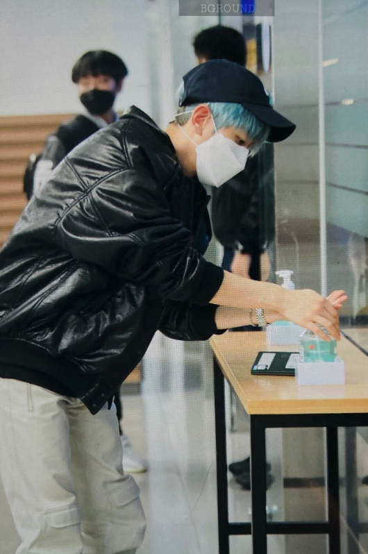 Бэкхён (EXO) показал идеальный пример, как защитить себя от коронавируса