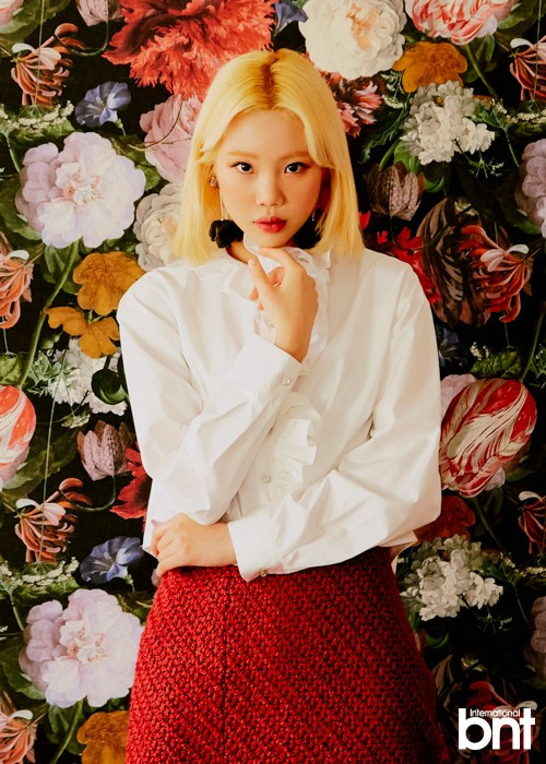 Momoland's JooE names her role model & ideal type, apologizes to fans