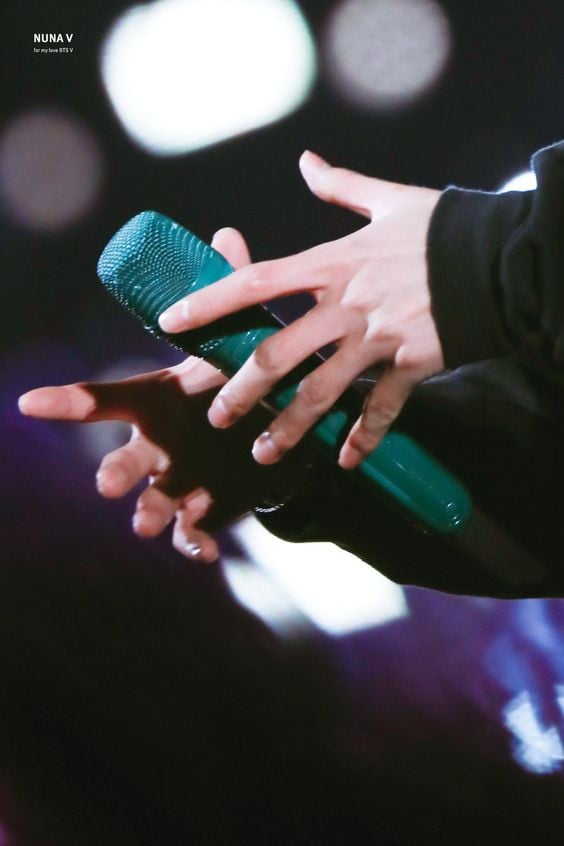 15 Times fansite masters took photos of BTS V's beautiful hands | allkpop