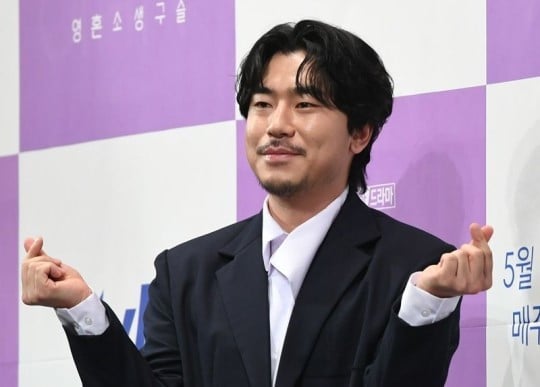 Netizens shame actor Lee Si Eon for donating 1 million KRW (USD $833) to  coronavirus efforts | allkpop