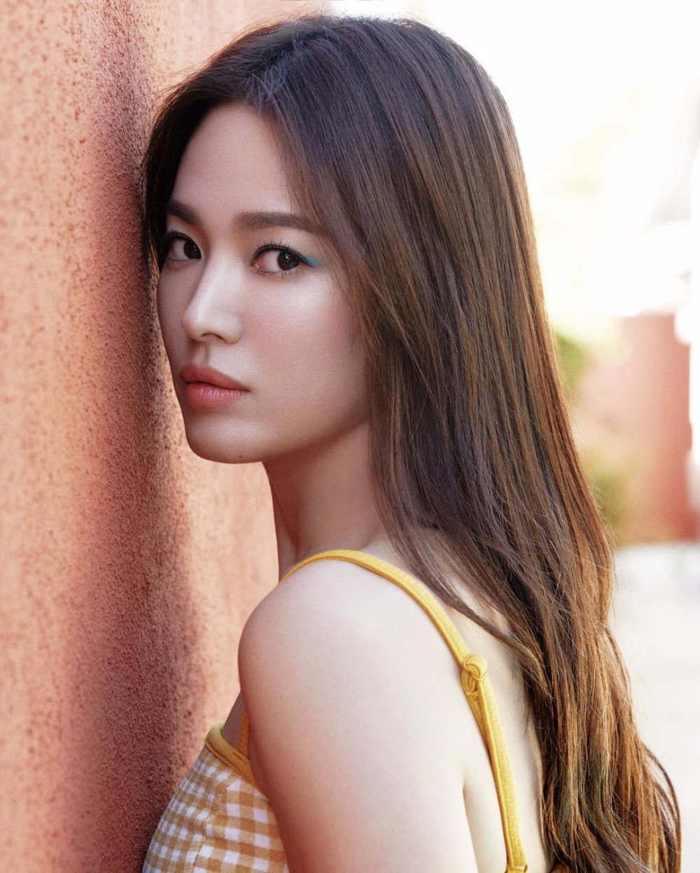 Song Hye Kyo shows off her style and class in a video ...