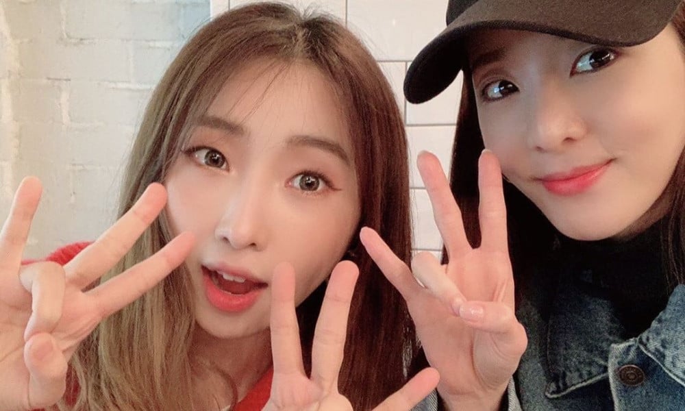 Minzy And Dara Make 2ne1 Hand Signs In Adorable Recent Selfie Allkpop