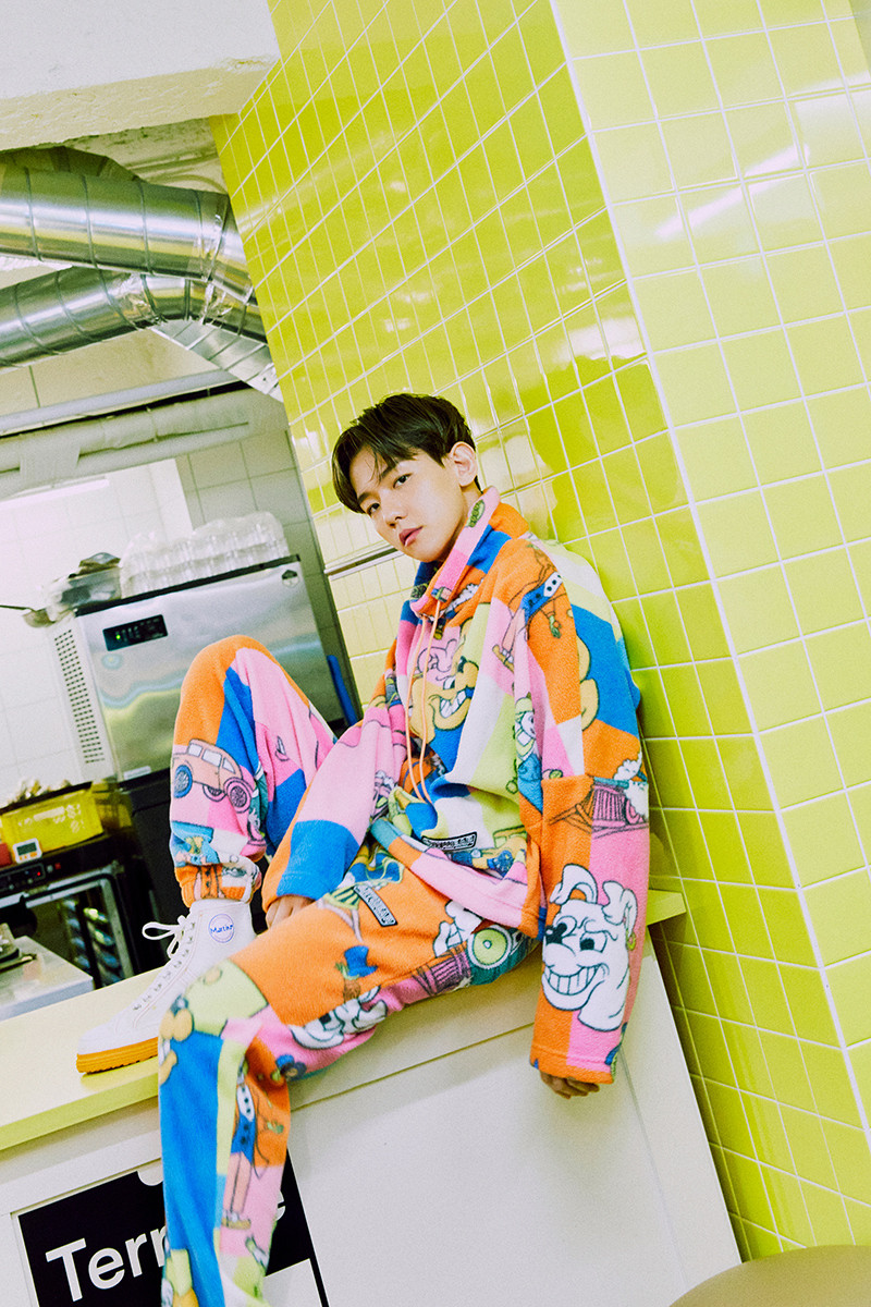 EXO's Baekhyun rocks a colorful tracksuit in newest teaser images for ...