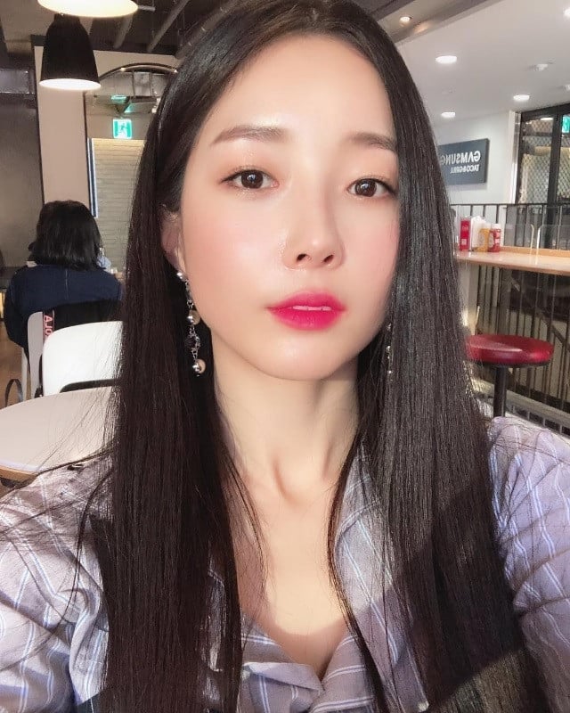 https://www.allkpop.com/upload/2020/05/content/251517/1590434238-12.jpg https://www.allkpop.com/upload/2020/05/content/251517/1590434238-12.jpg