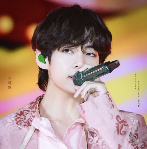 BTS, V