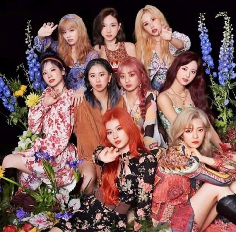 TWICE, Nayeon, Jeongyeon, Momo, Sana, Jihyo, Mina, Dahyun, Chaeyoung, Tzuyu