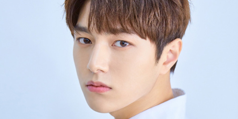 Kim Myung Soo (L)