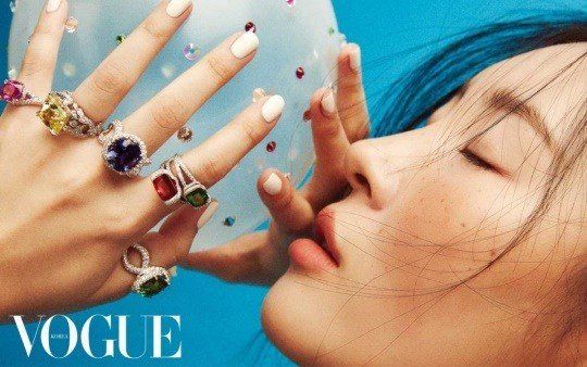 Фотографии сольной певицы Сонми украсят страницы июльского выпуска "Vogue Korea"