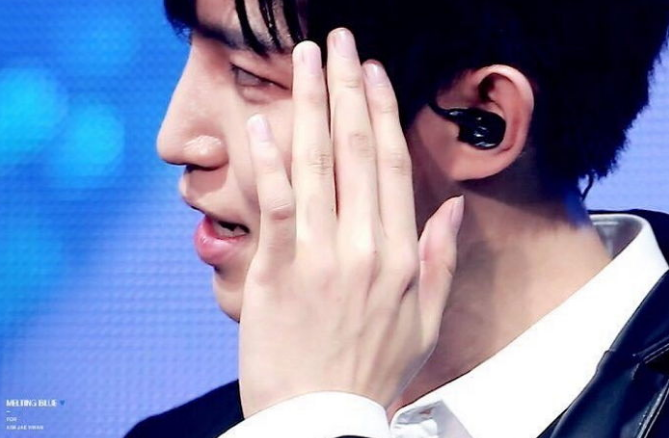 9 Boy Group Members Who Have Beautiful Hands To Match Their Beautiful Faces Allkpop