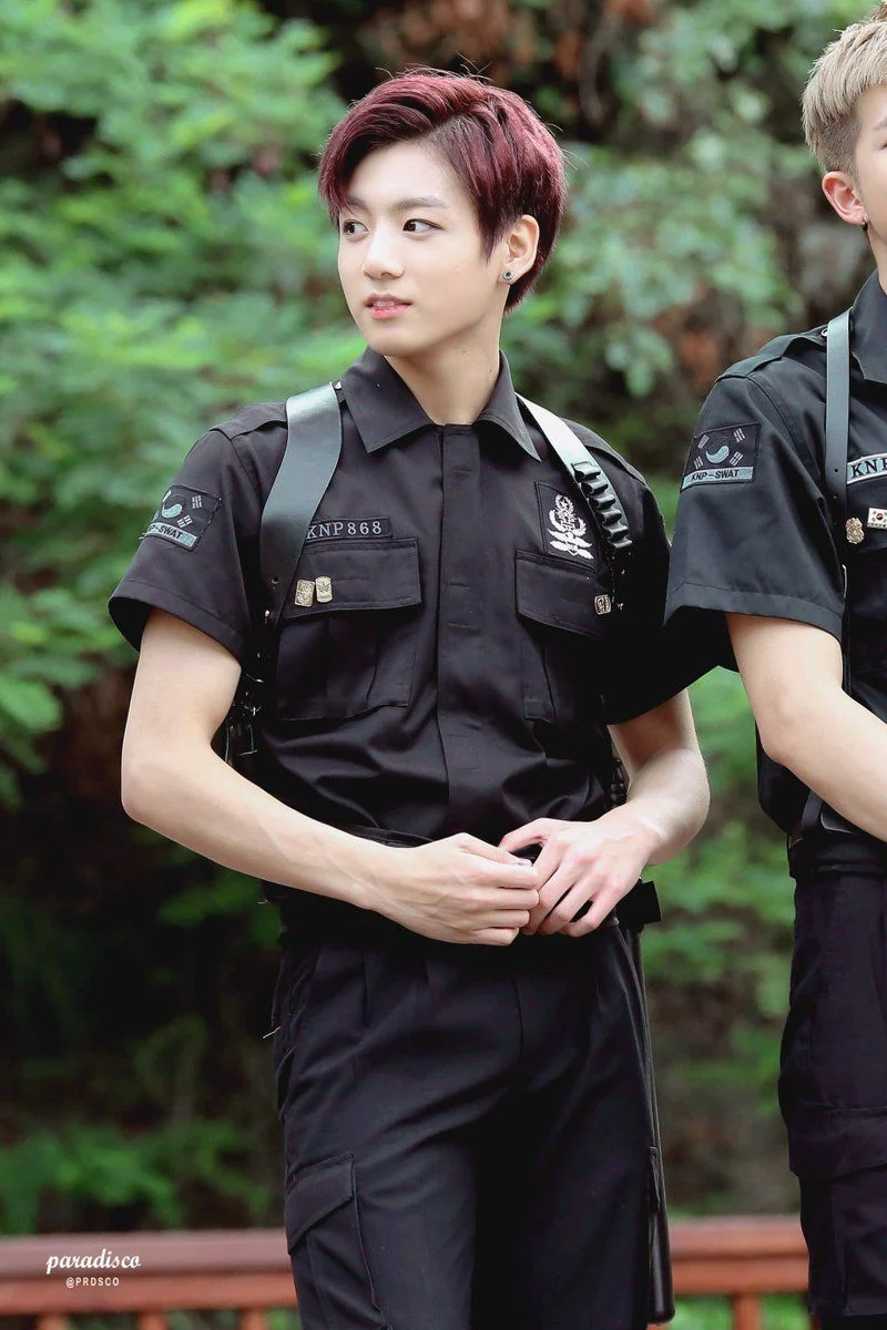 A netizen posts photos of BTS's Jungkook when he was just 19 and fans