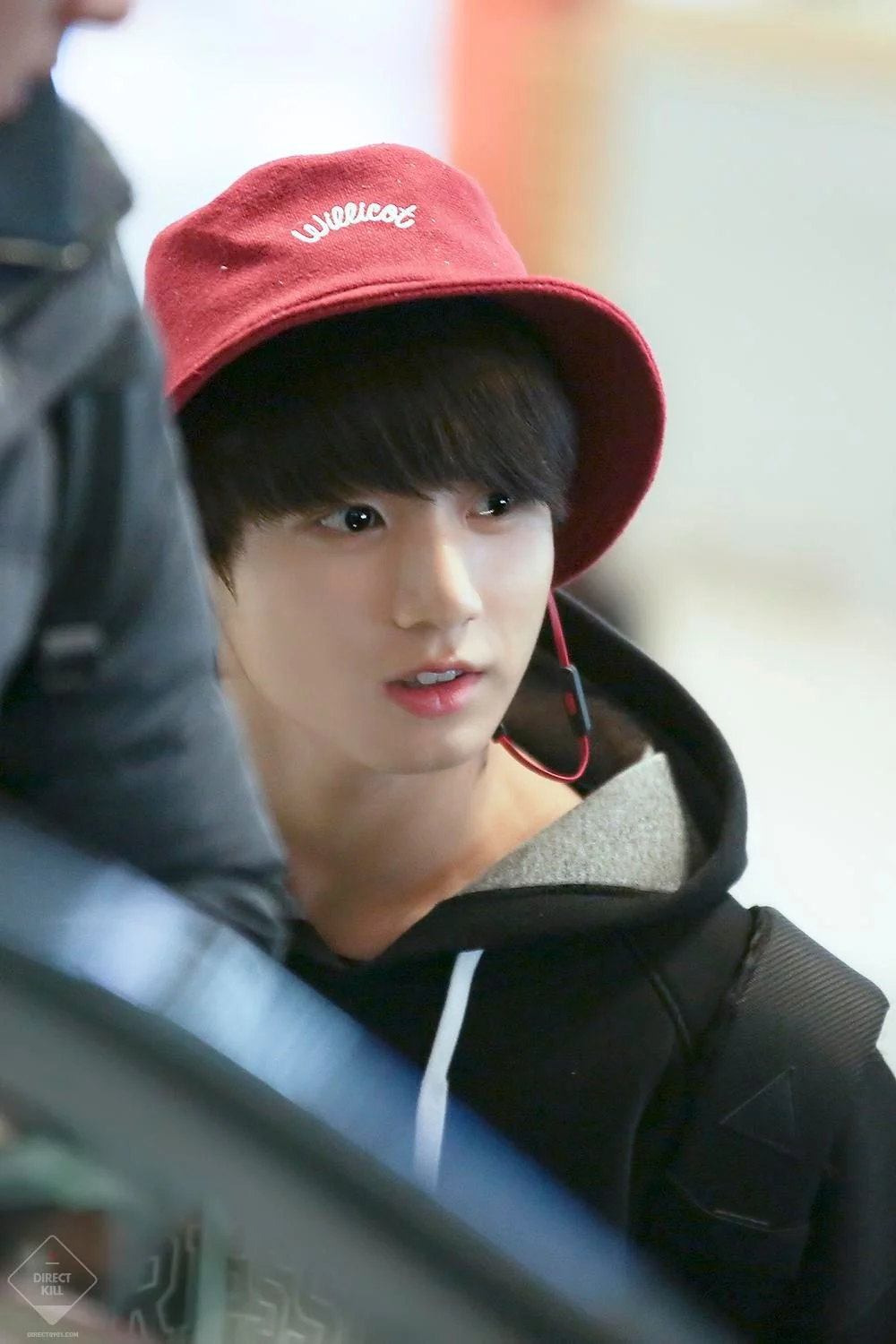 A netizen posts photos of BTS's Jungkook when he was just 19 and fans