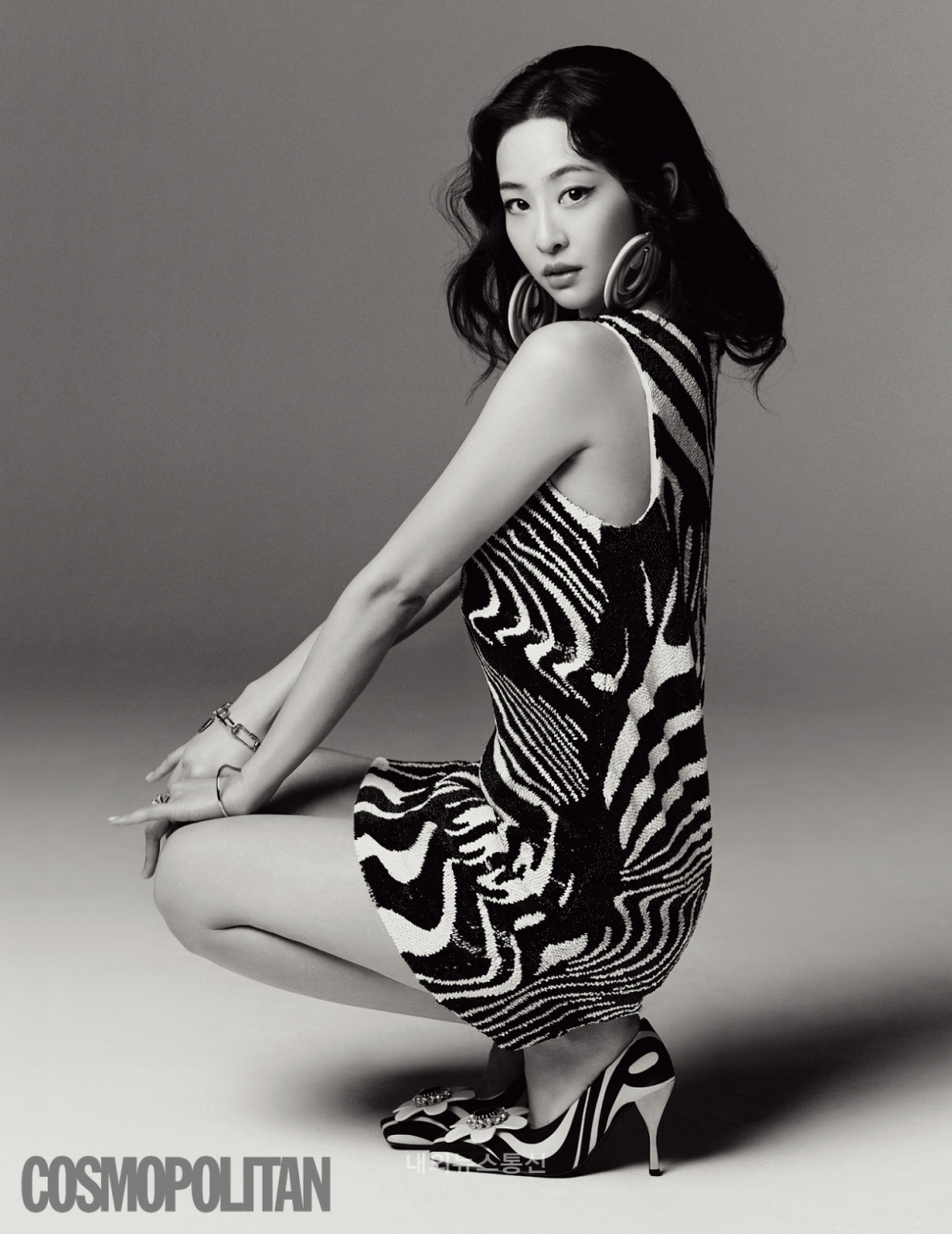 Dasom shows off her sexy retro image in 'Cosmopolitan' pictorial | allkpop