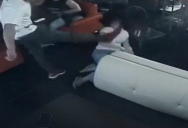 Нетизены шокированы кадрами видео, где муж-кореец избивает свою русскую жену