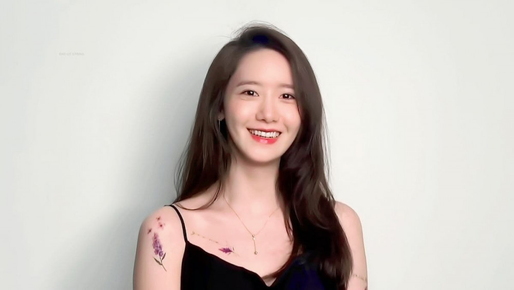 Нетизены отреагировали на переводные татуировки Юны из Girls' Generation