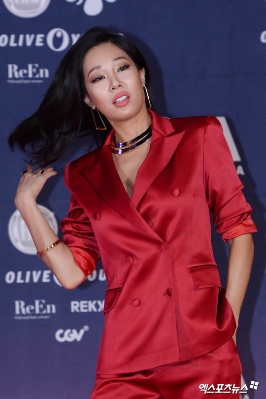 Jessi's arrival. Jessi enters the mainstream as a singer with 