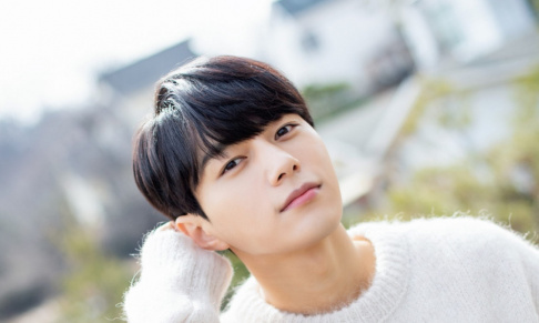Kim Myung Soo (L)