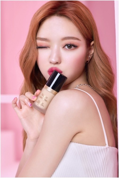 Юа (Oh My Girl) стала моделью для косметического бренда Too Faced