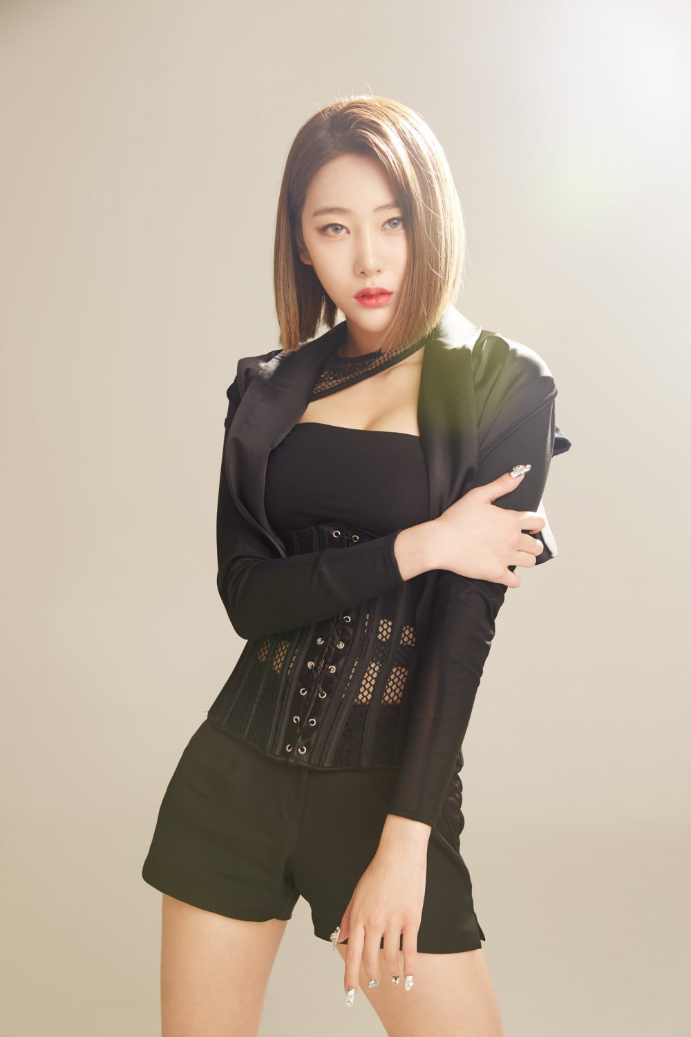 Black Swan continues teasing for their debut with concept images of