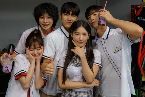 I-DLE, Miyeon, SF9, Hwiyoung