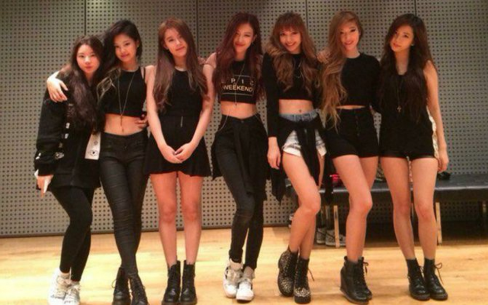 netizens-talk-about-a-photo-that-recently-surfaced-of-blackpinks-predebut-lineup-with-gidles-miyeon-secret-numbers-jinny-and-soloist-hannah-jang