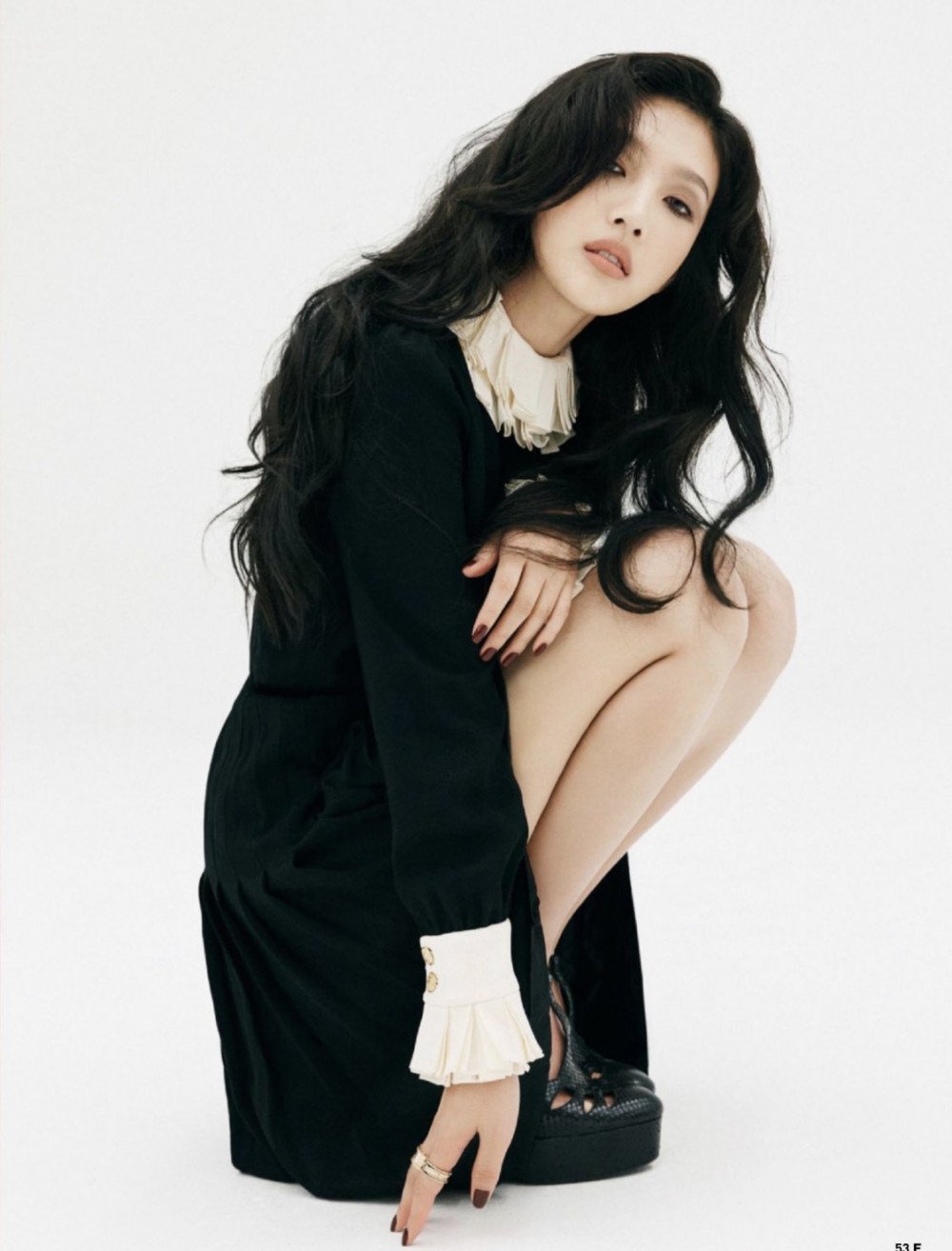 Джой из Red Velvet на обложке специального выпуска Female Magazine