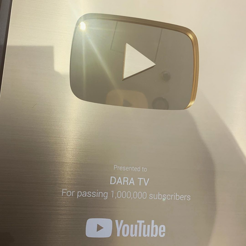 Дара набрала 1 млн подписчиков на своем YouTube-канале