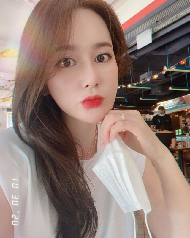 Former Miss Korea Lee Hye Won uploads a questionable Instagram post.  Netizens think it could be directed at her husband, retired soccer star Ahn  Jung Hwan | allkpop