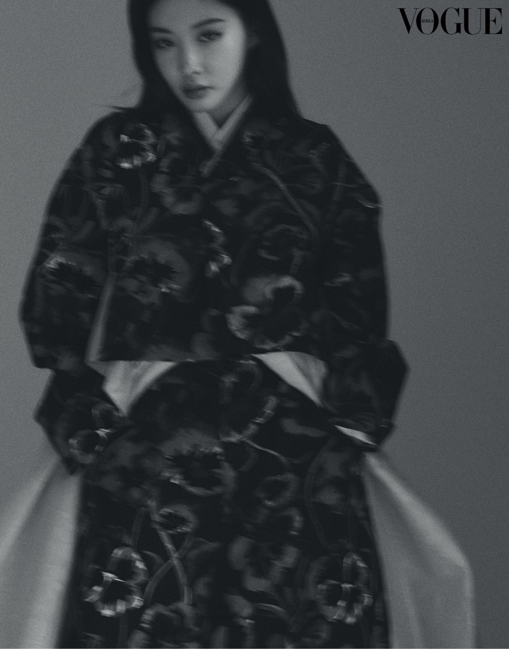 Ким Чонха и её собачка в фотосессии для Vogue