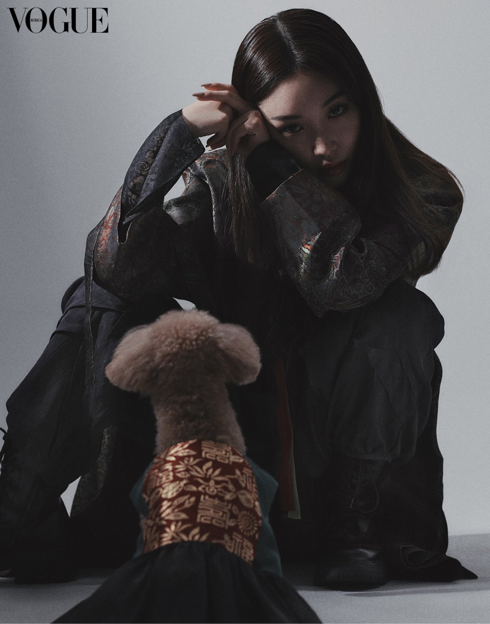 Ким Чонха и её собачка в фотосессии для Vogue