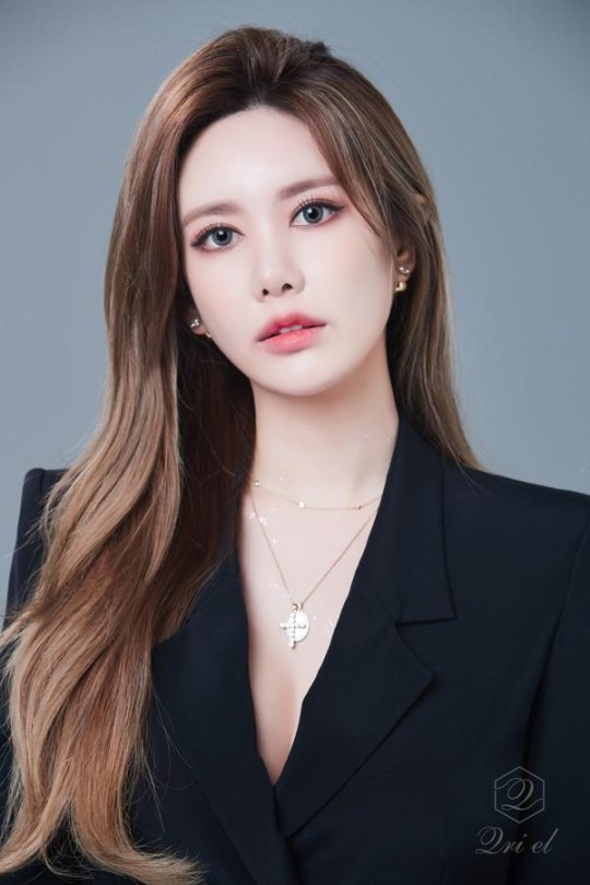 T-ara's Qri own jewelry brand 'Curiel' |