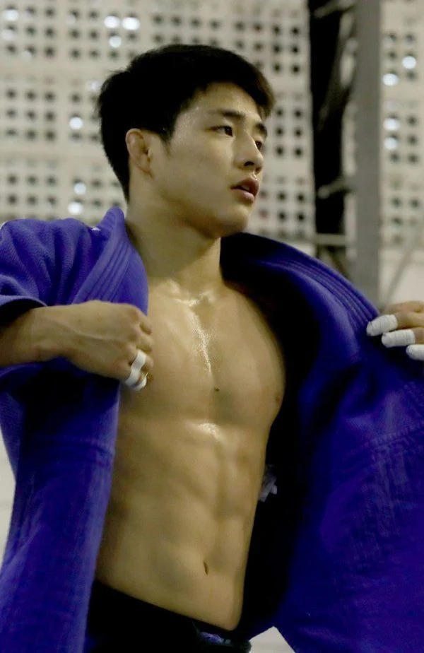 Топ корейских актеров и спортсменов, выбранных геями