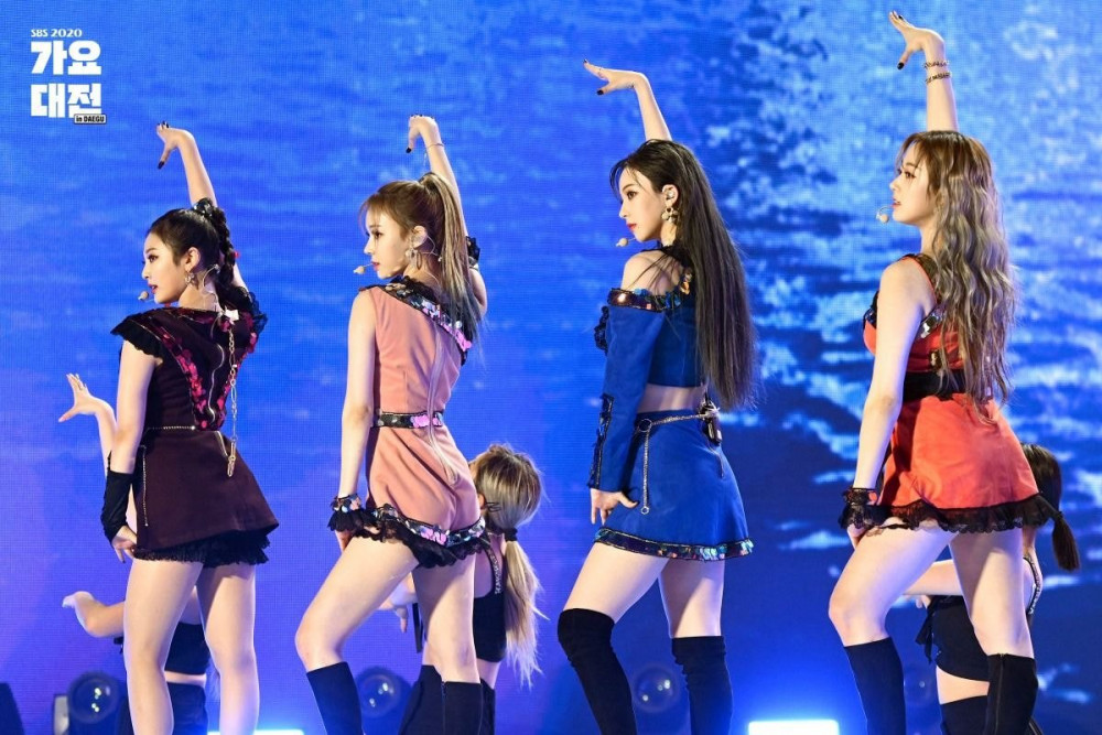 Нетизены раскритиковали стилистов aespa за сомнительные наряды для 2020 SBS Gayo Daejeon