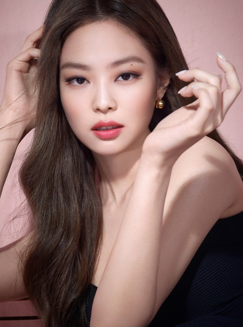 Blackpink S Jennie Boasts Of Her Captivating Beauty In A New Pictorial