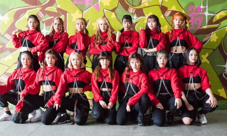 1609568757-image-siap-debut-dengan-16-member-girlgroup-k-pop-rookie-ini-banjir-komentar-negatif-netizen-korea.jpg