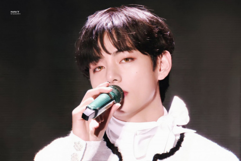 BTS, V