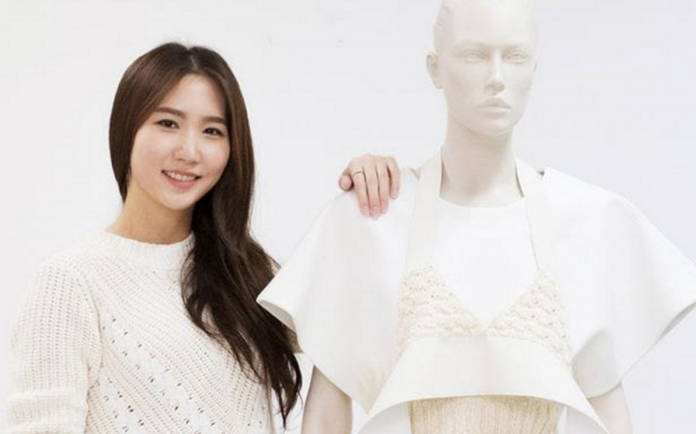 Бывшая участница A Pink – Юкён – дебютирует как дизайнер одежды