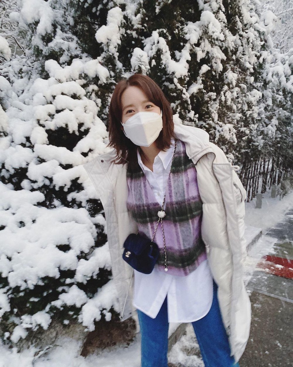 ЮнА из Girls' Generation поделилась фотографиями из зимней страны чудес