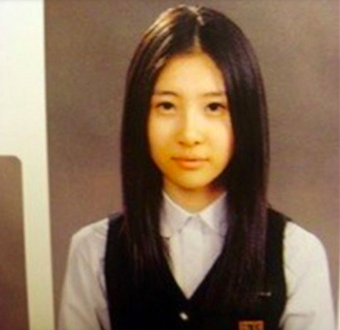 Фотографии женских артистов JYPE из альбома выпускников, которые доказывают, что они созданы быть вижуалами