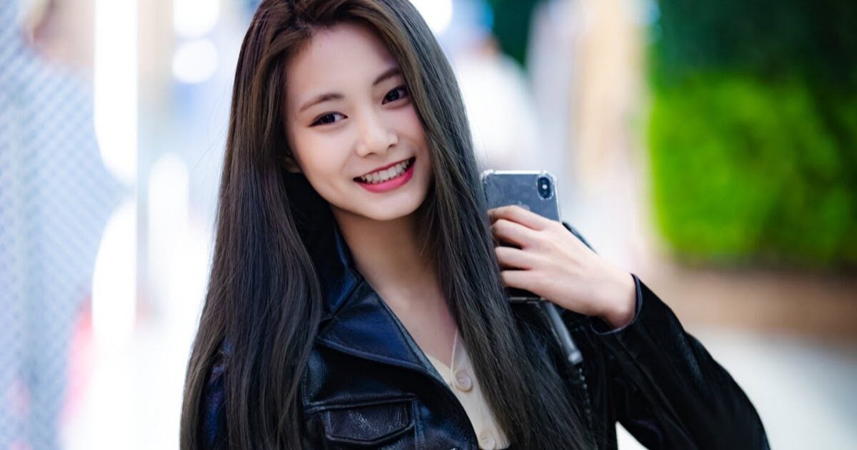A famous Japanese plastic surgeon lists Tzuyu as the ideal face that