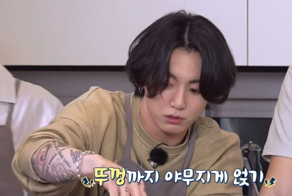 Корейские нетизены неоднозначно отреагировали на татуировки Чонгука на руке