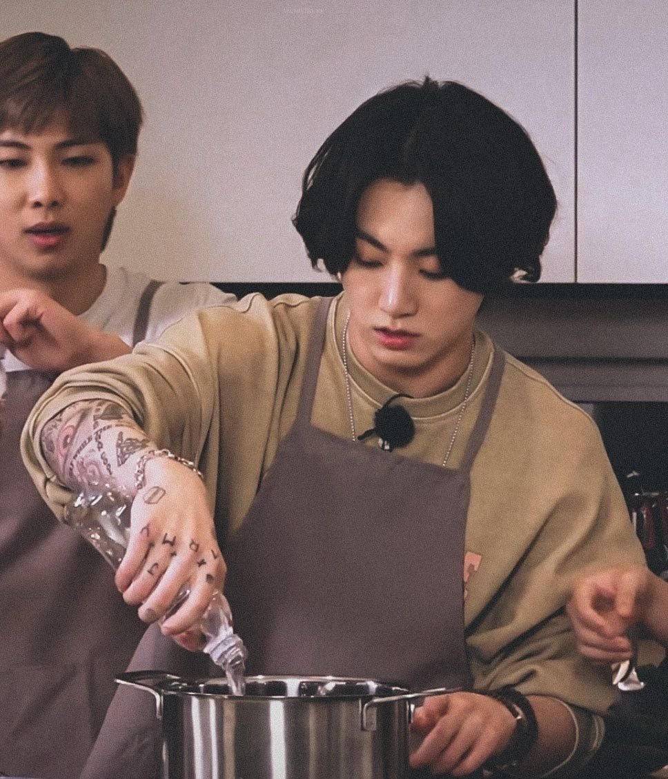 Korean netizens have mixed reactions to Jungkook's arm tattoos | allkpop