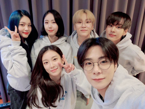 Moonbin, GFriend (Girlfriend), SinB, Umji, Ungjae, Seungkwan, The Ark