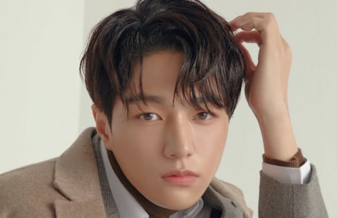 Kim Myung Soo (L)