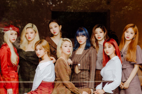 TWICE, Nayeon, Jeongyeon, Momo, Sana, Jihyo, Mina, Dahyun, Chaeyoung, Tzuyu
