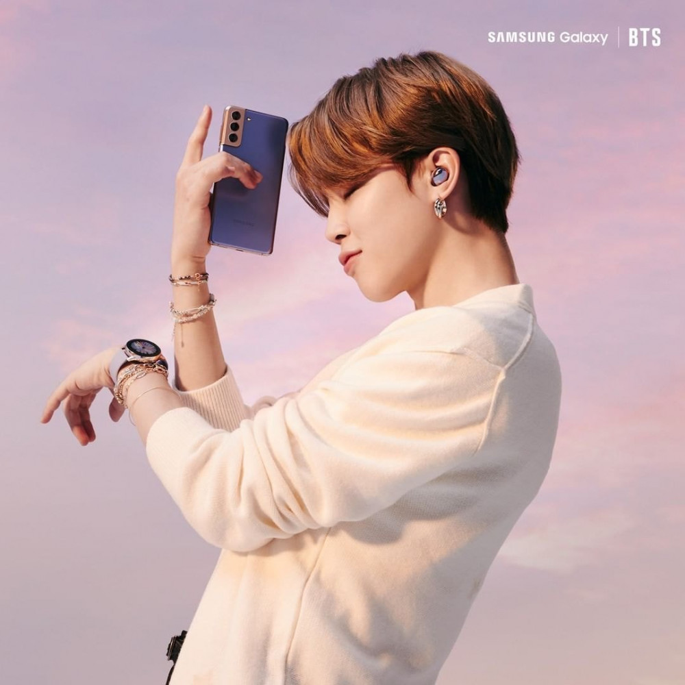 BTS в ярких рекламных фото для серии Samsung Galaxy