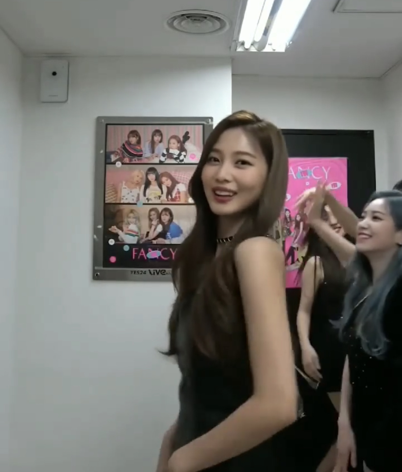 Red velvet deepfake