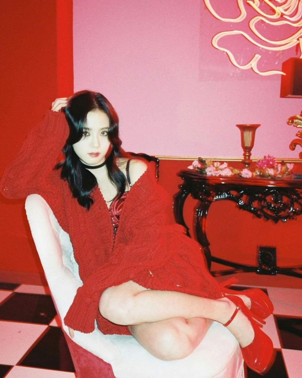 jisoo black outfit