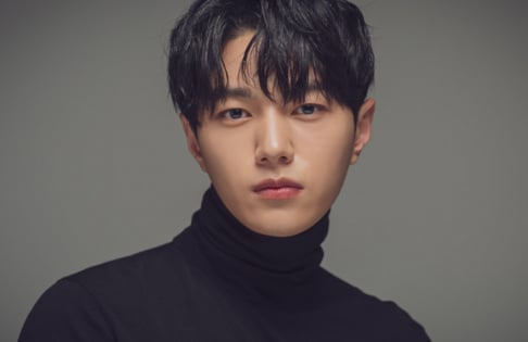 Kim Myung Soo (L)